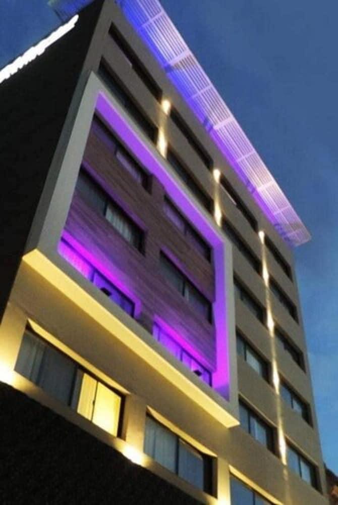 Hotel Senorial Platino Леон Экстерьер фото
