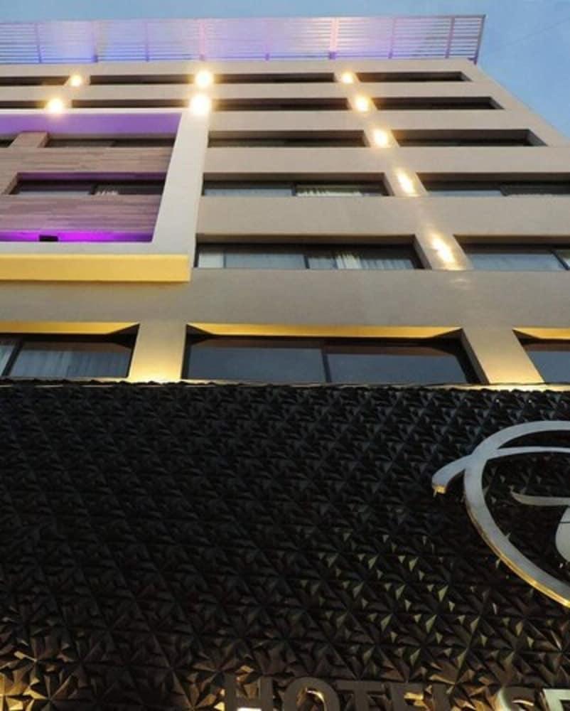 Hotel Senorial Platino Леон Экстерьер фото